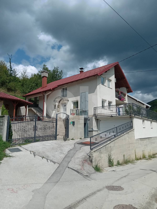 Prodajem kuću u Vogošći