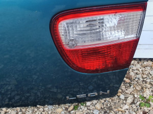 Desno stop svjetlo malo na gepeku za seat leon