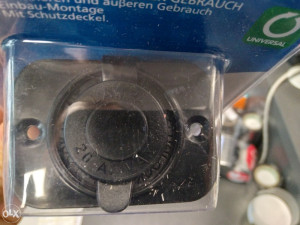 UTIČNICA ZA UPALJAČ UGRADNA 12V 24V STANDARD