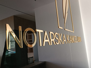 ogledalo plexiglas pleksiglas klirit slova reklame plex