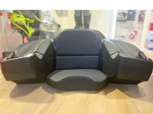 ATV QUAD KOFER ZADNJI UNIVERZALNI SA SJEDIŠTEM CAN AM POLARIS CF