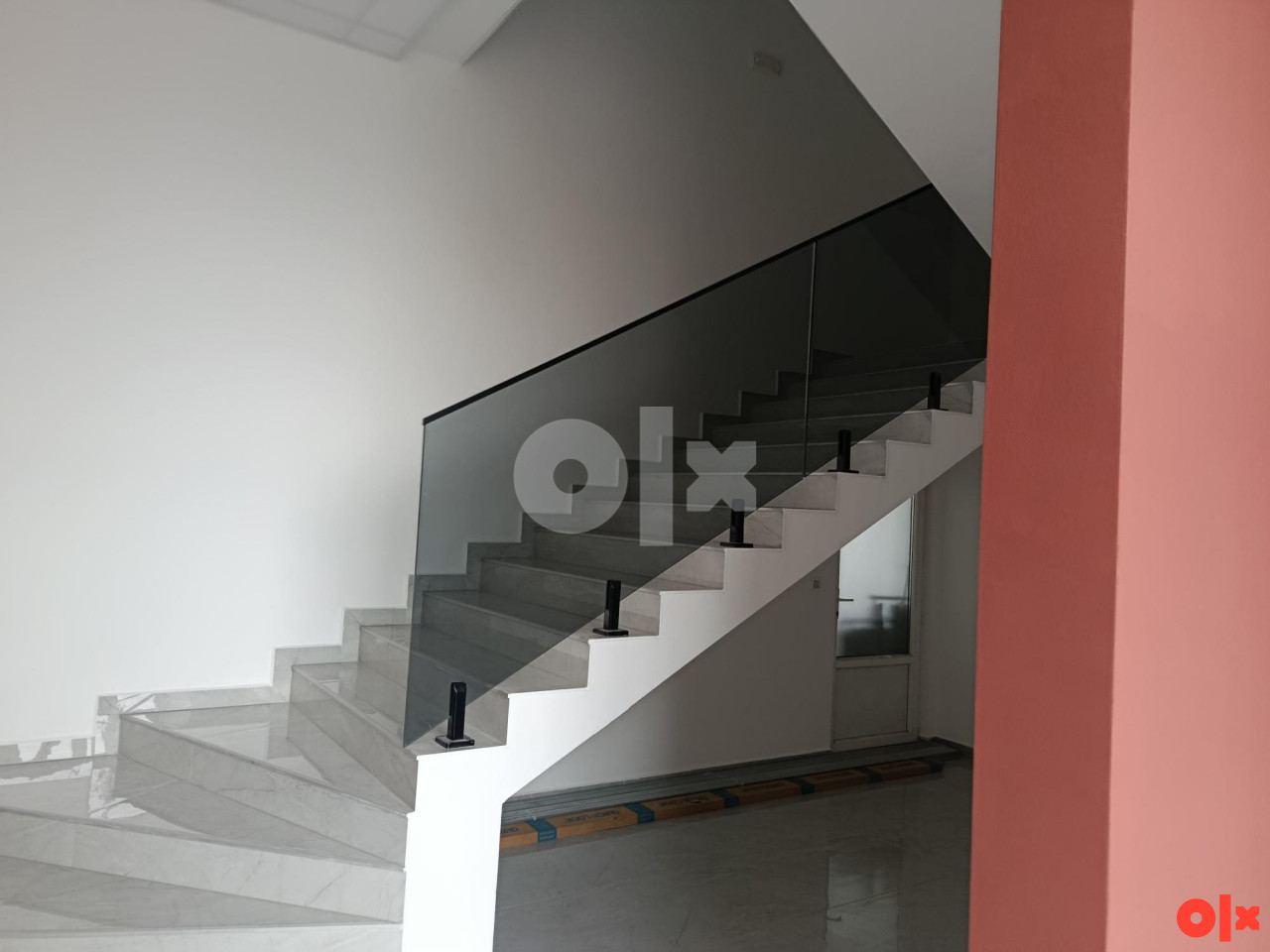 Iznajmljivanje-Poslovni objekat Gračanica od 20m2 do 214m2 3