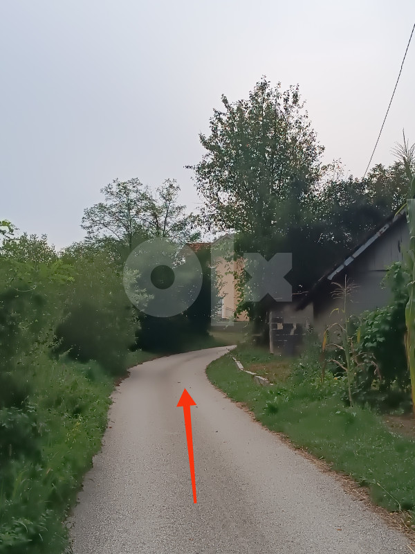 Prodajem zemljište sa starom kućom