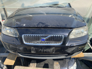 Branik hauba Volvo V70 2006 (fotografija 3)