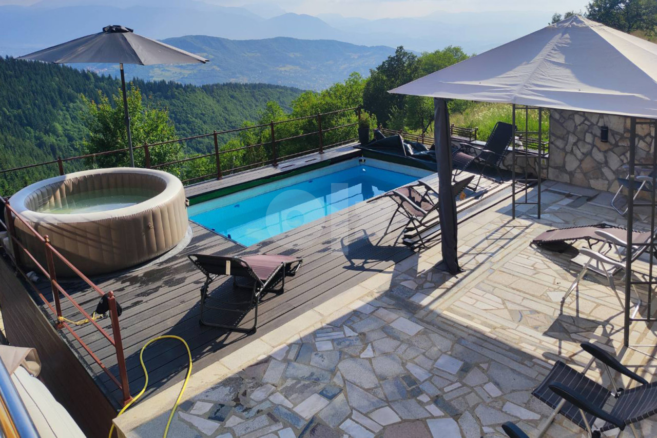 Kuća sa bazenom 110m2, na parceli 4.500m2 / Poljine 3