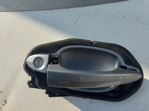 Kvaka rucka steka bmw e60 p.l prednja lijeva