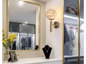 Moderna zidna LED lampa