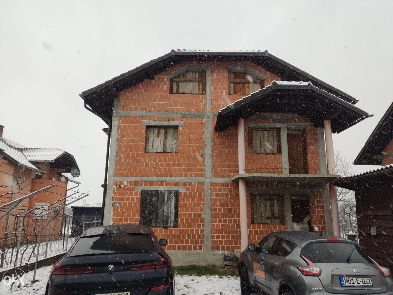 Stambeni objekat 240 m2 - Trn
