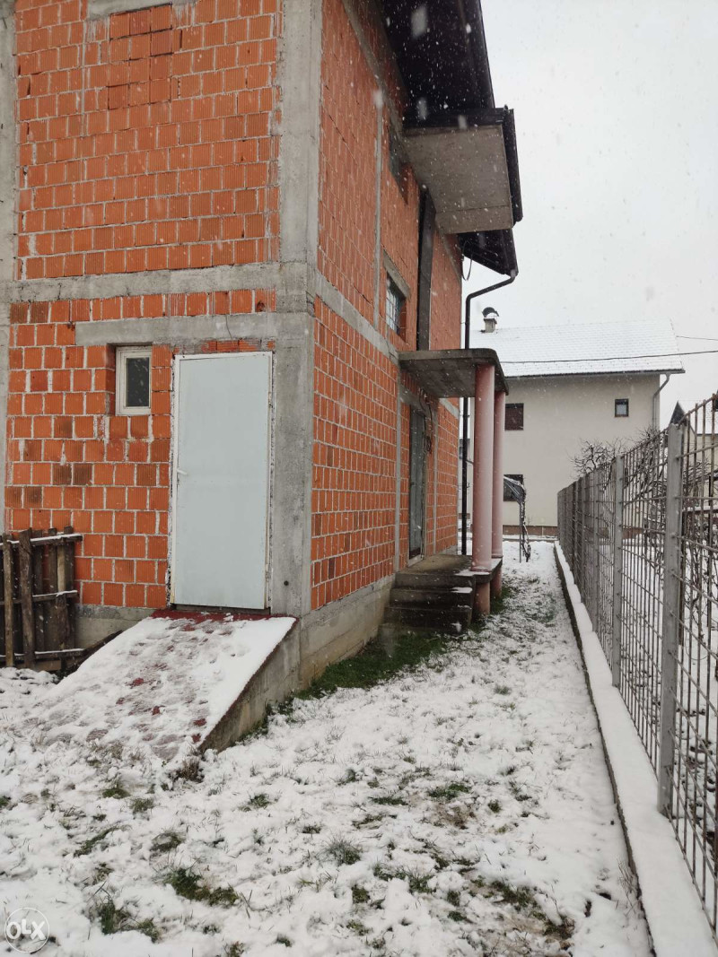 Stambeni objekat 240 m2 - Trn 4