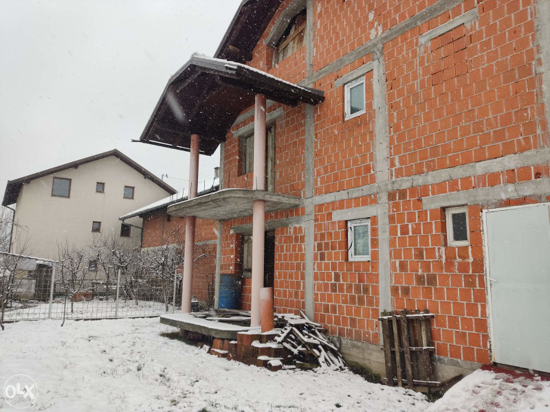 Stambeni objekat 240 m2 - Trn 2