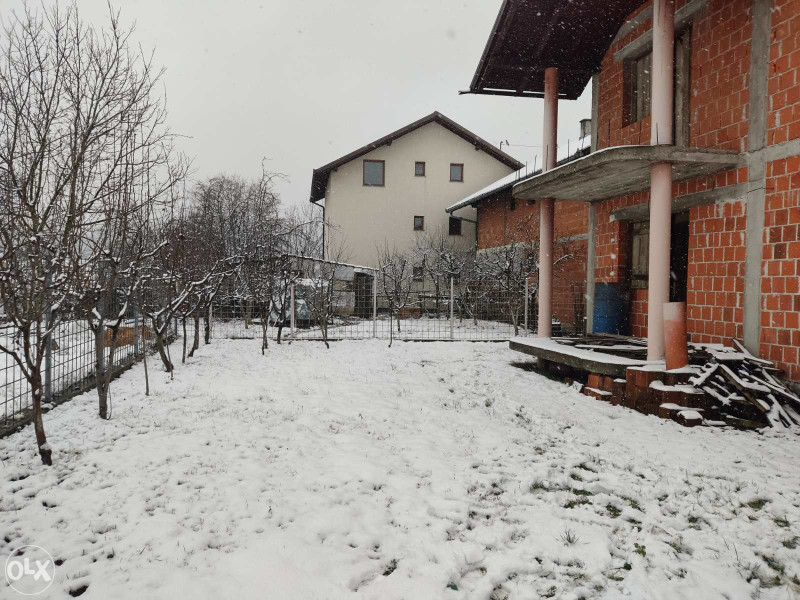 Stambeni objekat 240 m2 - Trn 3