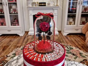 POKLONI 8 Mart dan zena poklon vjecna ruza medo box