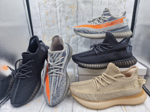 PATIKE YEZZY BOOST ADIDAS