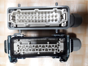 KONEKTOR INDUSTRIJSKI 24 PINSKI 2 UVODNICE 16A 500V