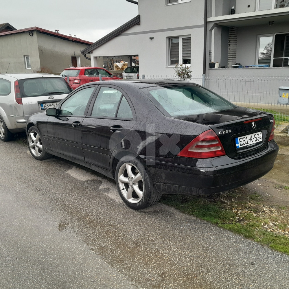 Mercedes-Benz 220