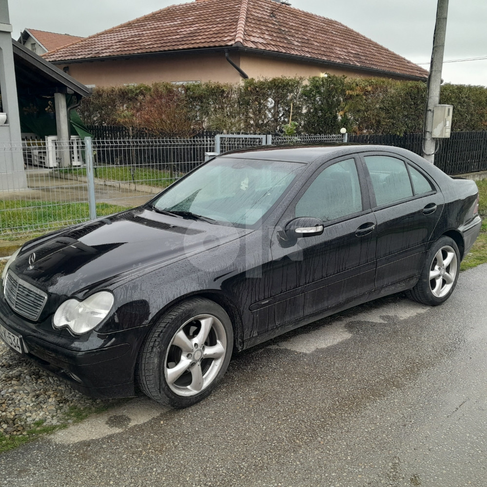 Mercedes-Benz 220
