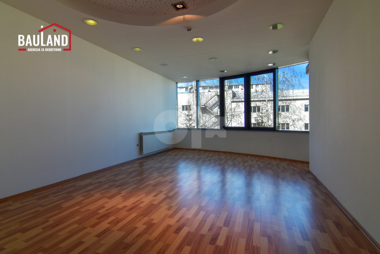 BAULAND/ Reprezentativan poslovni objekat  1500m2/ Stup 8
