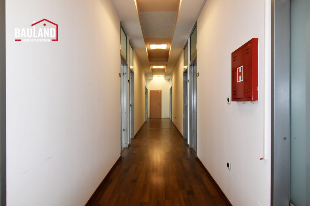 BAULAND/ Reprezentativan poslovni objekat  1500m2/ Stup 18