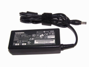 PUNJAC ADAPTER ZA LAPTOP TOSHIBA VISE VRSTA