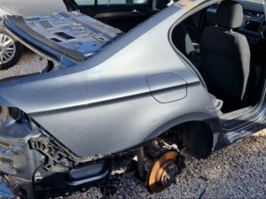 Desni desna bok (stranica) passat B8 limuzina