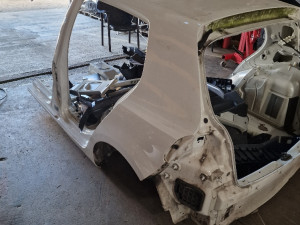 Zadnji vezni lim i polustranice pragovi golf 6 limuzina