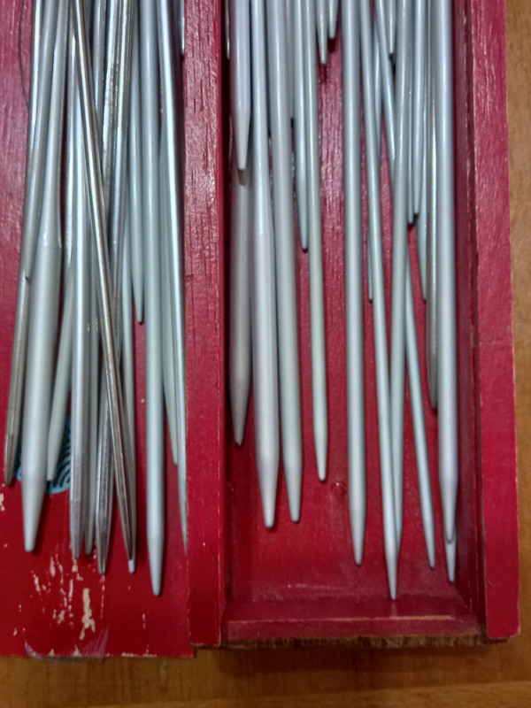 Igle za pletenje garnitura - Predmeti od metala - OLX.ba