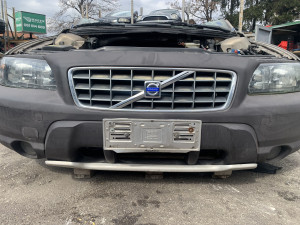 Branik prednji Volvo XC70 (fotografija 1)