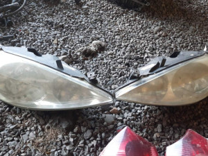 FAROVI PEUGEOT 307 2004 GOD