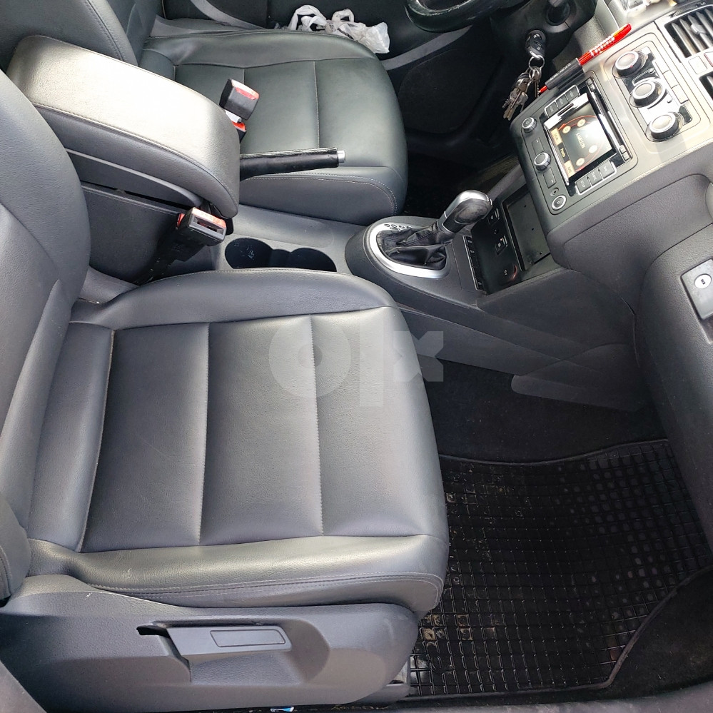 Tappetini Auto Personalizzati MOTOS Serie Carbon Per Volkswagen Touran II (2015+) 5 Posti - Velluto Premium Con Finitura Carbonio, Rosso