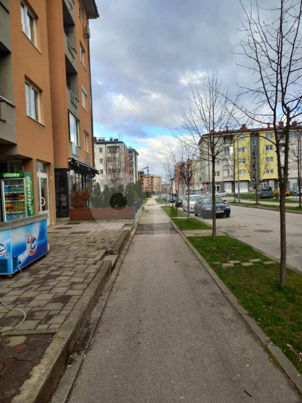 Izdajem Poslovni prostor Lukavica 2