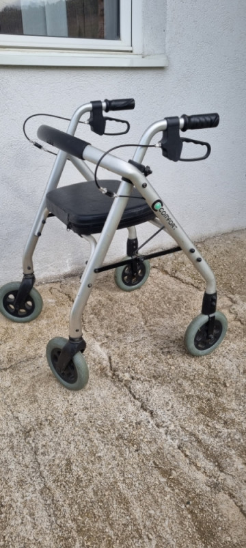 Invaliska hodalica sa korpom i sjedalom