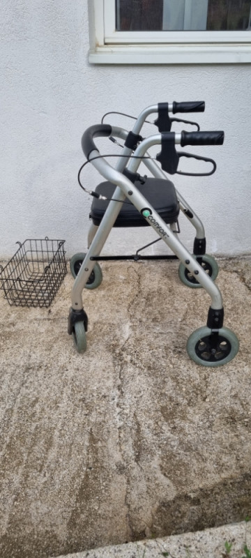 Invaliska hodalica sa korpom i sjedalom