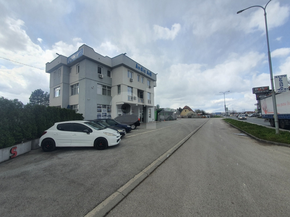 Poslovni prostor Živinice 100m2 uz magistralni put 5