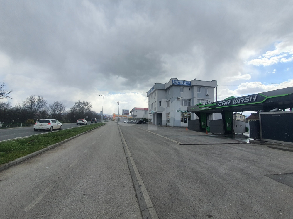 Poslovni prostor Živinice 100m2 uz magistralni put 6