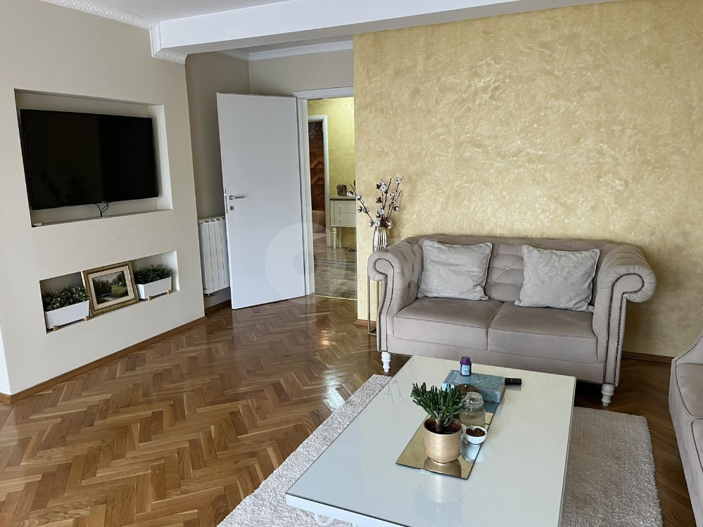 IZDAJEM DELUXE OPREMLJEN STAN U BRČKOM 3