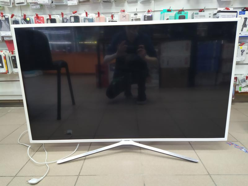 SAMSUNG UE49K5589SUXZG - RAZBIJEN EKRAN
