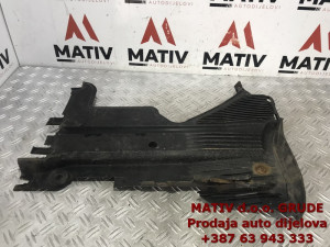 Podna zaštita ZADNJA DESNA Audi A5 Coupe 8T0825216D