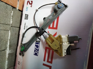 Podizac stakala Z-D Renault Laguna 3 2010god