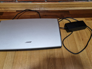Bose AV 20 konzola