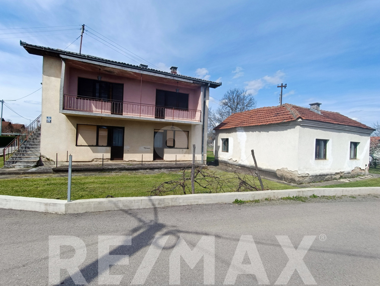 Dvije kuće na placu od 800m2 u Glamočanima 3