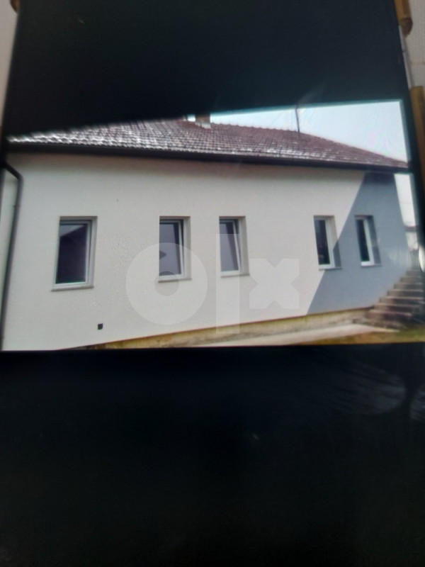 Prodajem kucu sa 1100 m2 placa