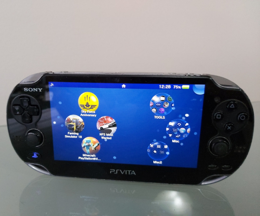 Playstation PSVita PS Vita Cipovana sa 3400 igara Konzole