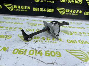 Granicnik vrata zadnji desni Peugeot 308 (fotografija 1)