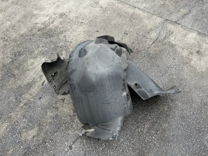 Blatobran unutrasnji pvc desni BMW E87