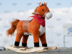 Djeciji drveni / plisani konjic / konj klackalica za djecu