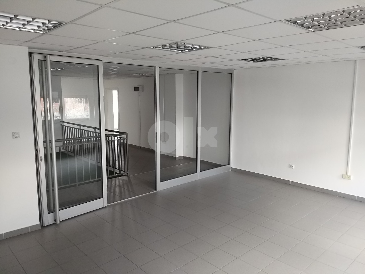 Poslovni prostor za najam - 406 m2