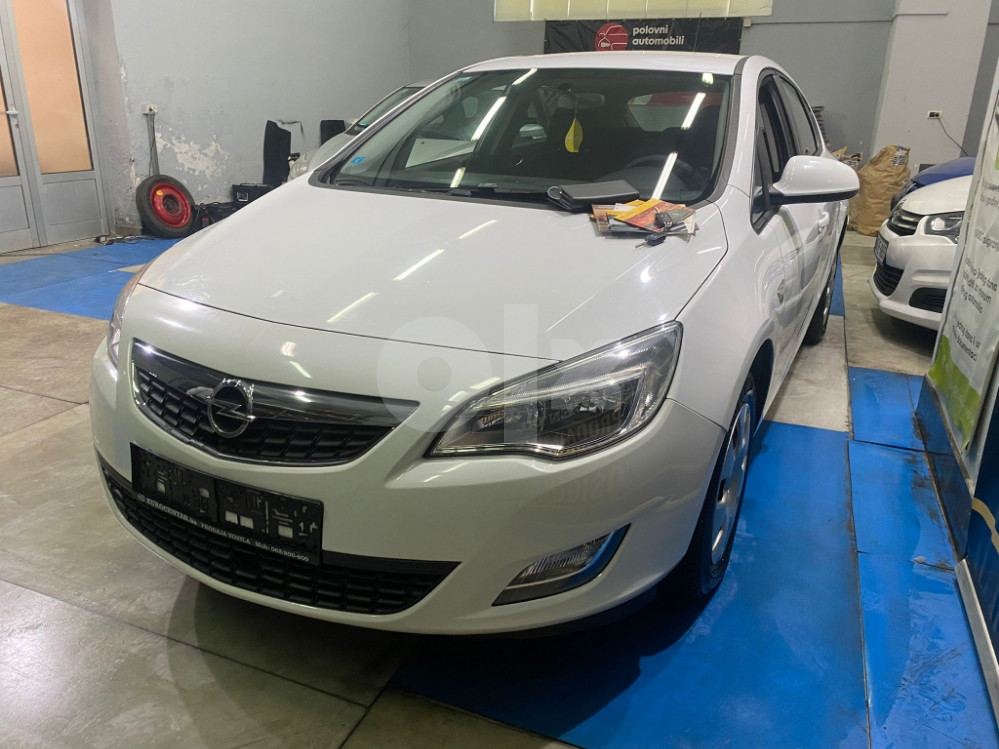 OPEL ASTRA J 1.4i, 2012 GODINA, 80000 KM PREŠLA