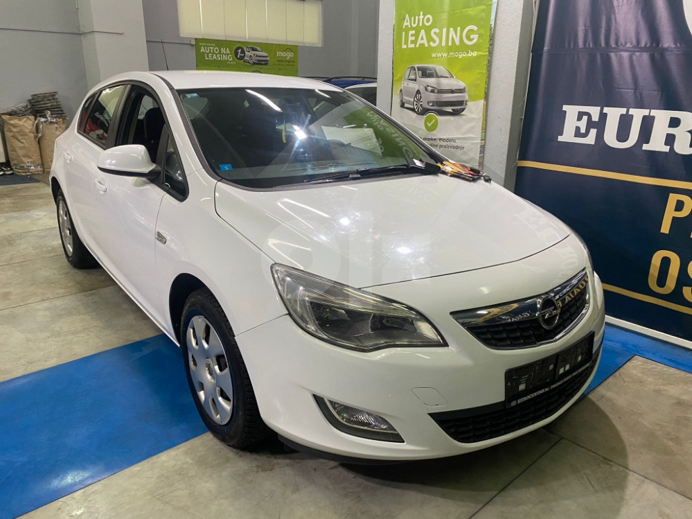 OPEL ASTRA J 1.4i, 2012 GODINA, 80000 KM PREŠLA