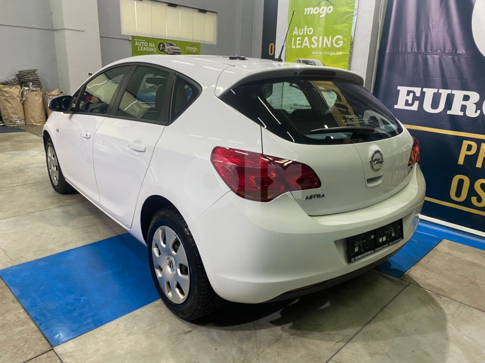 OPEL ASTRA J 1.4i, 2012 GODINA, 80000 KM PREŠLA