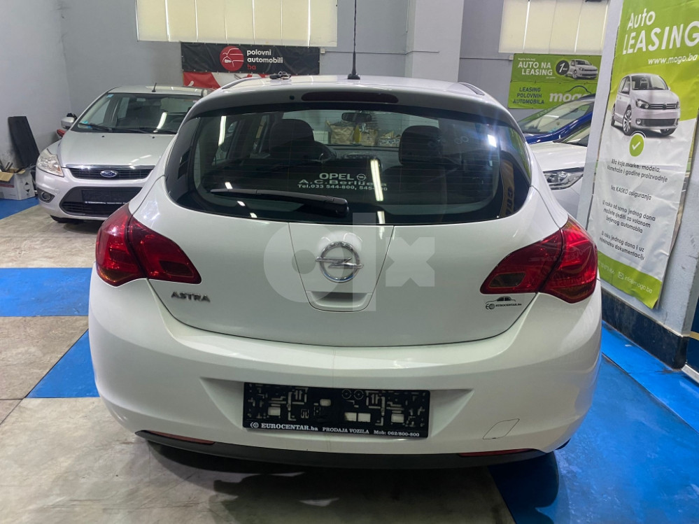 OPEL ASTRA J 1.4i, 2012 GODINA, 80000 KM PREŠLA